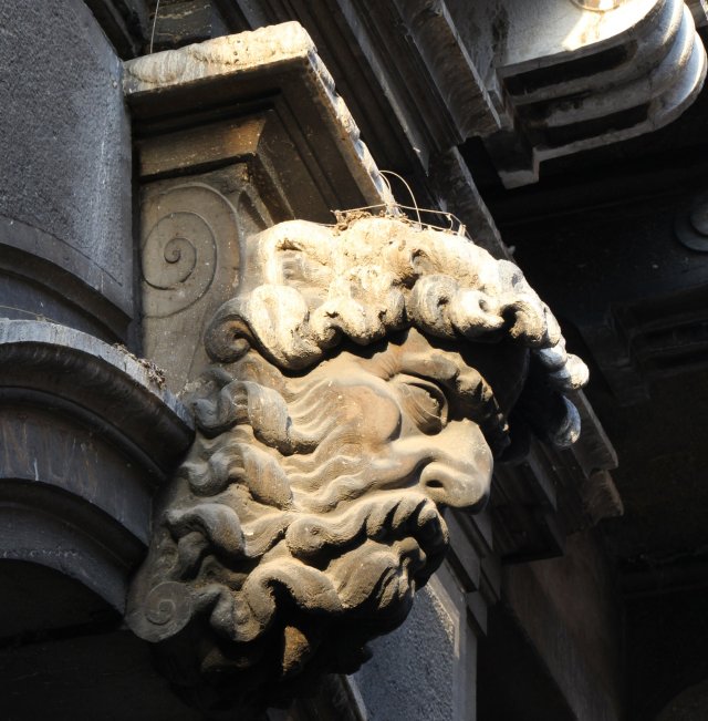 venice-carved-head